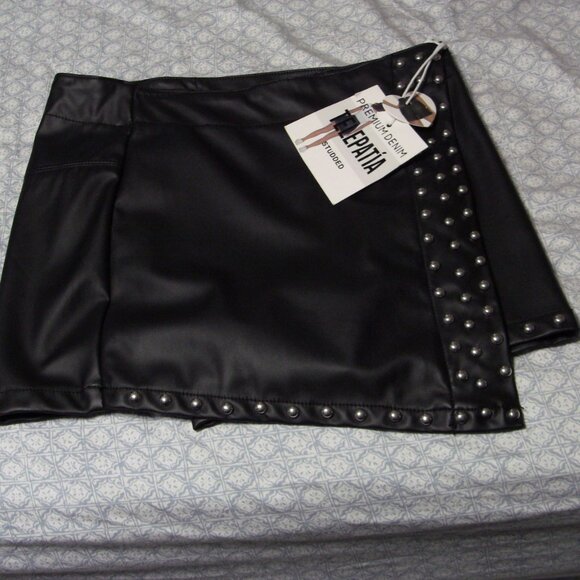 Telepatia Black Pleather Studded Skort - NWT - size M - Picture 8 of 11